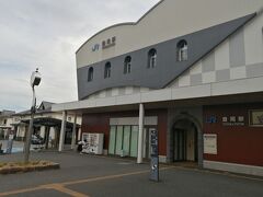 豊岡駅にはショッピングモールが併設されています。
このショッピングモールのスーパーで、関東では販売終了したカールを購入。