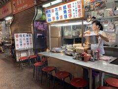 しばらく時間潰してから評判の良い晴光油飯へ。
油飯は台湾のおこわ的食べ物でふ。
ずっと食べてみたかったんだけど機会が無くて、レシピ調べて家で作ったけど本物食べたことないので正解だったのか分からず。
そんな日々ともおさらばだぜ。