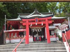 この旅、4ヶ所目の御朱印を頂きに熊本城稲荷神社へ。
Google Mapの口コミで駐車場の係員に対応の酷い人が居るとの書き込みがありましたが、特には見掛けませんでした。