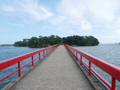 13:20
福浦島に渡る「福浦橋」です。
別名「出会い橋」とも言われるそう。通行料は200円。
島内を歩けば１時間ほどだそうです。