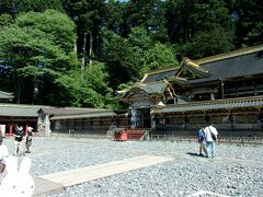 本殿エリアへ。