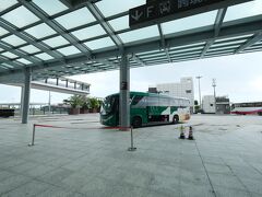 マカオ口岸到着後、イミグレーションを通過し、またまた同じバスへ。
マカオ口岸のOne Bus乗り場わかりにくかったです。注意！