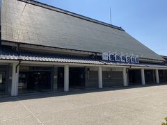 やってきました橿原神宮駅