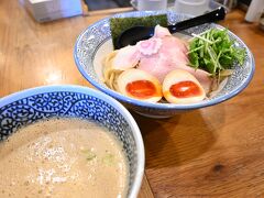 　　　　　とても評判が良い、つけ麺専門のお店

　　　　　わざわざ足を運ぶ事はしないジャンルではあるけど
　　　　　せっかく近くまで来たのだから、一度トライしてみよう

　　　　　暑いので冷で

　　　　　今までつけ麺が苦手だった私、ここのつけ麺は嫌じゃない！
　　　　　それが感想です♪( ´▽｀)

　　