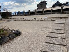 　鞆城跡から港近くの駐車場に戻る途中に、福禅寺がありました。ここから見る海の様子がとても良いです。
