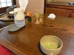 2番目に拝観した「大仙院」も内部の撮影は禁止。
お抹茶付きのチケットにしてひと休みしました。
（撮影許可をいただいてお抹茶の撮影をしました）