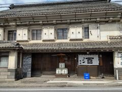 そしていよいよ諏訪5蔵めぐり開始。
諏訪駅側から順番にめぐり、本命の豪華なセラ真澄で締める計画だ。
始めは「舞姫酒造」。どの蔵も共通で立ち呑みで、あては無し。和らぎ水は用意がある蔵と無い蔵がある。