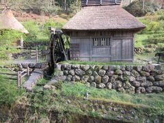 太郎川公園の水車小屋
自然体験施設「太郎川公園」には、野鳥の森、きつつき学習館、グラススキー場、キャンプ場、お花見広場などがあります。
昔の田舎が体験できる草葺き民家や水車小屋もあります。
清流と斜面を活かして、穀物の精白、製粉に利用されていました。