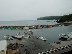 おはようございます。
朝は薄曇りです・・。
知床半島は天気が不安定かなぁという感想です。
本日のイベントは昼から羅臼でホエールウォッチング、楽しみです！