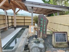 出雲市の「道の駅　湯の川」の足湯は、湯の川温泉がかけ流し。
ただ50℃近くとかなり熱いので、足がなかなか入れられず。

物販コーナーの宍道湖のしじみ、最終日だったら地域クーポンで買えたのに。