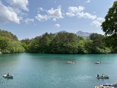 【五色沼】
少々暑かったけど周辺を散策するつもりで行ったら沼周辺はペットNGと！仕方ないので写真だけ撮ってすぐ移動しました。福島県さん、もうちょっとペット連れの観光客に優しい静岡県を見習ってよ。