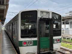 2両編成のJR奥羽本線、米沢行き。
初めて乗る電車です！わくわく ( ´∀｀ )