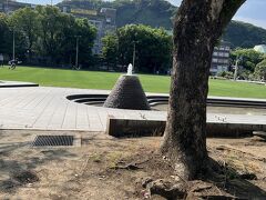 中央公園は芝生の広がる気持ちのよい公園です。