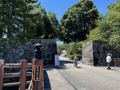 駿府城公園に到着！
近くにあった、有料パーキングに車を停めました。