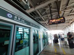 韓国入国後は空港の駅で両替して、列車に乗って
沙上駅まで行き、光州行のバスが出るバスセンター
に向かいます。