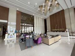 2泊したナコーン シ タマラートのホテルをチェックアウトし，サムイ島行きのフェリーが出るスラーターニー のドンサック港へ向かいました。
ホテルから港まで115kmの距離です。