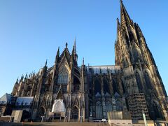 今日は、ライン川クルーズのため、まず、Koblenzへ移動します。
ケルンを出発する前に、もう一度ケルン大聖堂にご挨拶。