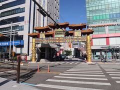 釜山駅前にある中華街の門