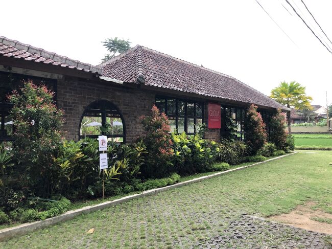 このイタリア料理店、プールがついてました。<br /><br />欧米人が多く滞在している地域なので、すてきなカフェもあります。