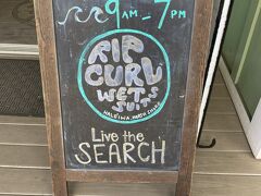 Surf N Seaの道を挟んで向かいにあるRip Curl