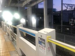 始発2便目、4時45分東十条駅発の京浜東北線南行に乗車。車内は立つ人もいるほどだった。