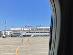1日目です。

出発は小松空港から。雲一つない青空。
まずは羽田空港まで。NH754、シップはボーイング737-800。定刻に小松空港を出発しました。