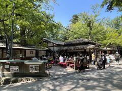 深大寺から神代植物園に向かうと、坂道の先にあるお蕎麦屋さんの『玉乃や』。お気に入りのお店です。