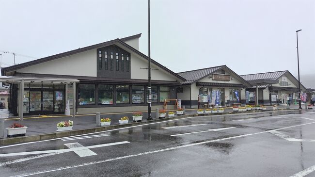 道の駅たろう。<br /><br />ここでランチをしようと思ったのですが、雨の影響もあって一部メニューが限定されていて諦めました。<br /><br />当初予定していた龍泉洞へは、龍泉洞自体が大雨で封鎖されたこと、その手前の国道も大雨で通行不能とのことで当然行くことはできず。<br /><br />そこで、予定を急遽変更し、鉄の町・釜石を訪れることにしました。