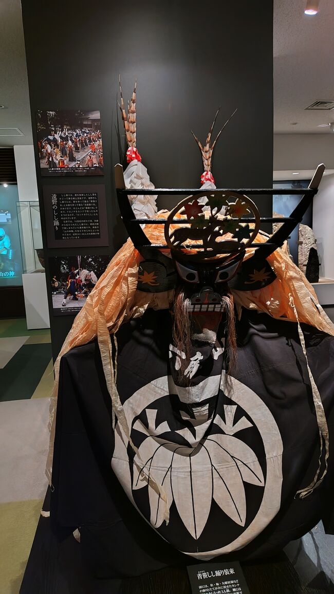 遠野の郷土芸能・獅子踊りの展示。