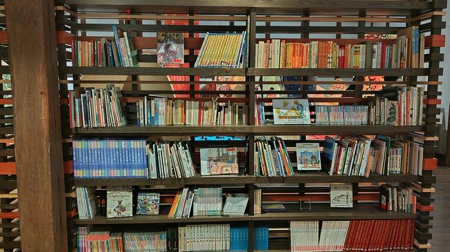 様々な昔話や絵本をここで読むことができます。