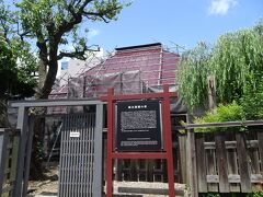 【啄木新婚の家】
石川啄木が新婚時代のいっとき借りて住んでたお屋敷です。

元武家屋敷で立派な外観。複数世帯が一つの屋敷に居住していたそうです。
この日は建物全体がネットで覆われていました。

内部には啄木関連の年表や説明があって、
奥さん（節子さん）と恋愛結婚だったことを初めて知りました。

啄木のことはそんなに知らん私。
でも、結婚式すっぽかしたのは芸術家といえど奔放すぎると思った！