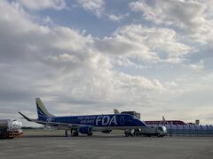 朝7時前の県営名古屋空港。
色違いボディーのFDA機がたくさん停まっていてにぎやかだった。
そのうちのいくつかの操縦席の窓にマンガちっくな瞳が見えました。

あれはサンシェードなのだろうか。。。キュンだ、愛らしい。