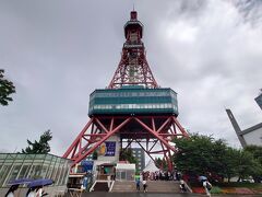 ベタですが。さっぽろテレビ塔へ。
札幌には記憶の上では5～6回は来ていますが、なぜかスルーしていました。