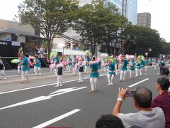 スケジュール通りに書いていこうと
思います。
②仙台すずめ踊り
相馬の祭りから早く帰って仙台で見たすずめ踊り

2023年8月19日現在
東京で35℃で20日目の猛暑日で年間最多記録更新
34度が多いが暑さは同じかと。
アスファルトの上は40℃じゃ済まないかと。