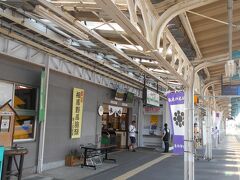 原ノ町駅ホーム
道路やホームに旗が飾ってあります。