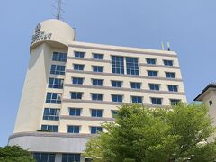 アユタヤの遺跡群から程近いホテルで昼食