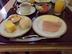 おはようございます。

ホテルアリャドスの朝食です。今日はゆっくりいただきます。