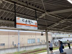 乗り継いで豊橋駅AM9:00過ぎ。JRに乗り換えます。