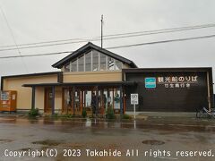 今津港

近江今津駅で下車して土砂降りの中、湖の方に向かうと付き当たりが港です。
予約した１便は上陸時間が短めのため、乗船券購入の際に竹生島発を次便に変更してもらいました。


今津港：https://takashima-kanko.jp/spot/2018/06/post_202.html