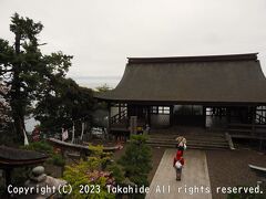 八大竜王拝所

本殿の向かいにあり、祭壇の両脇に琵琶湖の神使である白巳大神を象った一対の像が安置されている拝所です。


八大竜王拝所：https://www.biwakokisen.co.jp/tourist_info/7633/