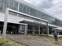 北陸新幹線で２時間、あっという間に富山駅到着です。