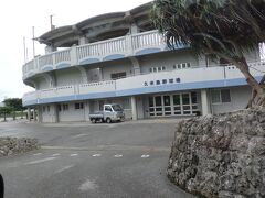 ホテルに向かう途中にあった久米島野球場です。

