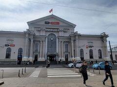 ビリニュス駅に定時に到着しました。
ビリニュスはリトアニアの首都で人口５８万の都市です。
ベラルーシとの国境へは３０ｋｍととても近いところにあります。

歩いてホテルに行きます。