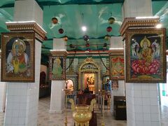 高島屋を出ると、ちょうど明日行こうと思っていたスリ・タンディ・ユッタ・パニ寺院が目の前に。仏教徒が多いベトナムでは少数派のヒンドゥー教の寺院です。