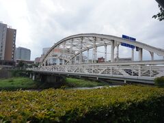 ホテルに戻ります。
開運橋（かいうんばし）は、岩手県盛岡市にある北上川に架かる、盛岡駅と市の中心部を結ぶ重要な橋です。