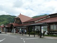 信濃大町駅
今回は久しぶりに長野側からアプローチ、新宿から直通のあずさで
ここからバスで扇沢まで行くのだが、なぜか定刻より10分も早く発車
「皆さんお揃いなので」と言われても、これ予約制じゃないぞ（結局謎のまま）