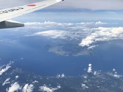 大隅半島の上空。開聞岳と池田湖がよく見えます。