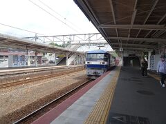 貨物列車が通過します