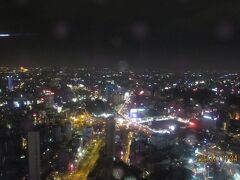 ホーチミンで一番高いビル(ビテクスコ フィナンシャルタワー)からの夜景。