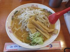 十勝岳の天候が悪く旭川まで撤退しました。昼食に旭川ラーメン有名店「よし乃」をいただきました。味噌ラーメンは非常に美味しかったです。